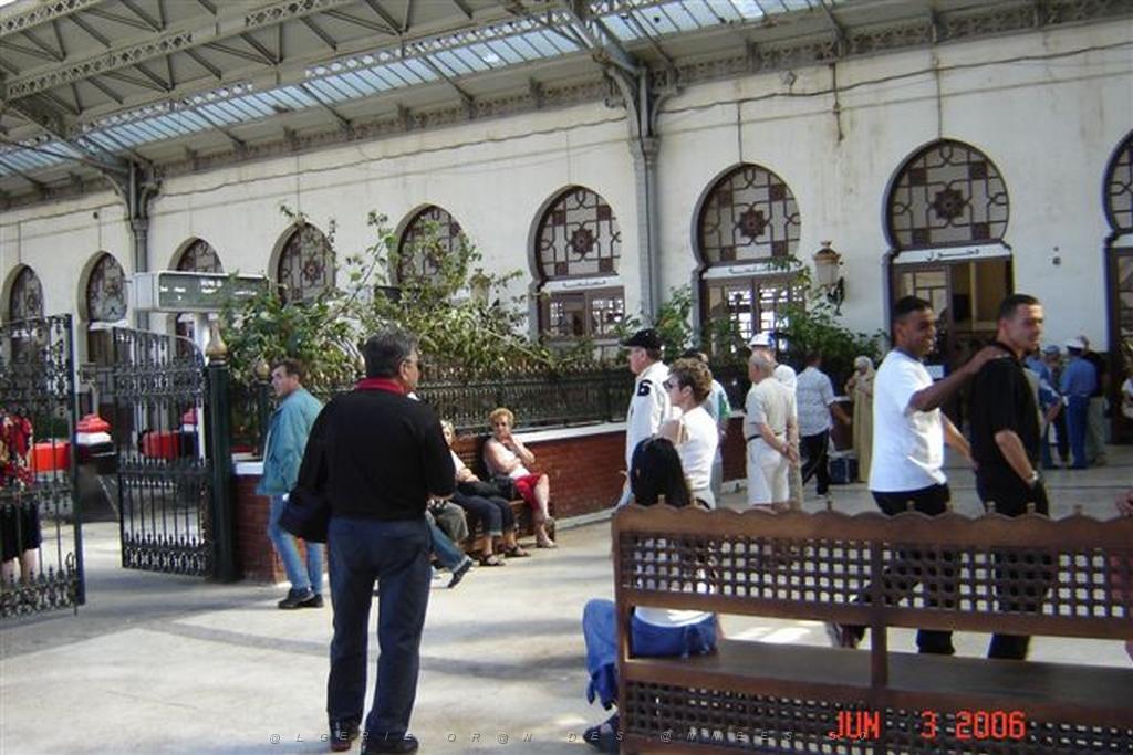 06 2006 ORAN LA GARE SOUS LES QUAIS.jpg